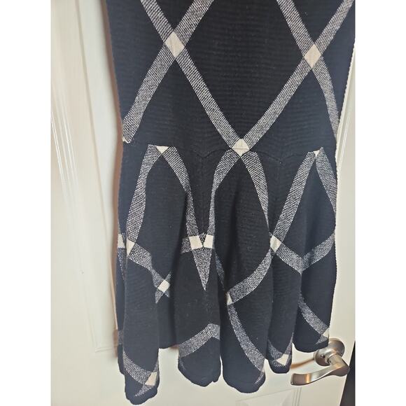 Alice + Olivia “EMPLOYED” Black & White Knit Fit & Flare Dress - Size Small - Picture 2 of 5